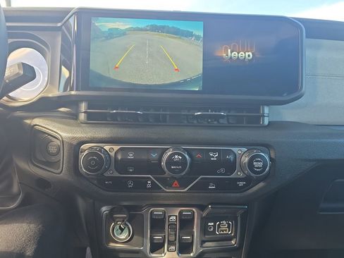 Used 2024 Jeep Wrangler Sport S image 34