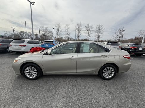 Used 2015 Toyota Camry LE image 3