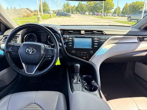 Used 2018 Toyota Camry SE FWD image 18