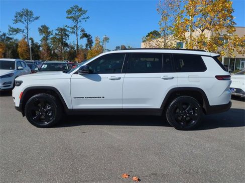 Used 2022 Jeep Grand Cherokee L Laredo image 8