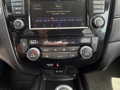 Used 2018 Nissan Rogue SV AWD/4WD image 27