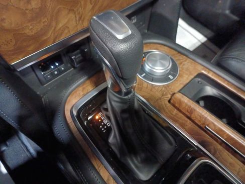 Used 2022 Nissan Armada SL image 22