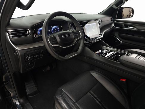 Used 2024 Jeep Wagoneer Series III image 17