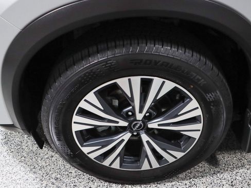 Used 2023 Nissan Rogue SV FWD image 11