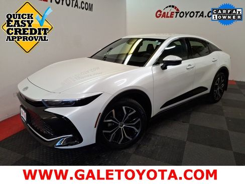 Used 2023 Toyota Crown XLE image 1