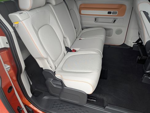 Used 2025 Volkswagen ID. Buzz Pro S Plus RWD image 21