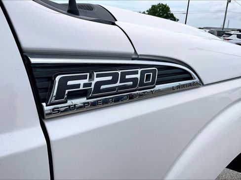 Used 2016 Ford F250 Lariat w/ Lariat Ultimate Package AWD/4WD image 21