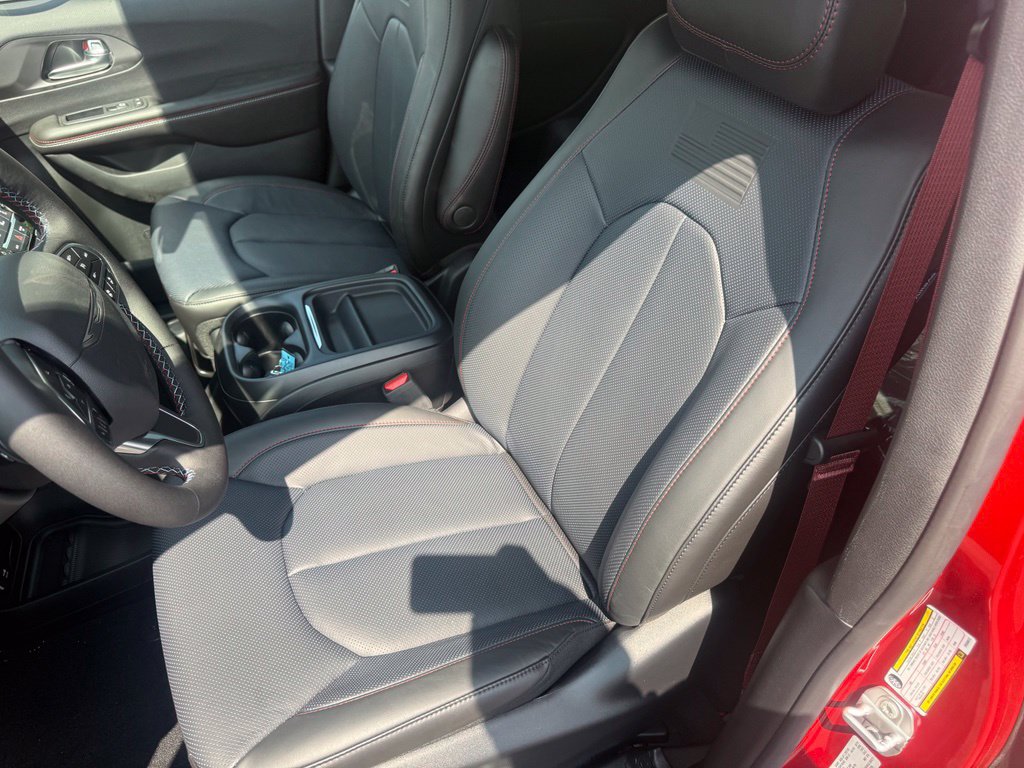 New 2027 Chrysler Pacifica Select FWD image 16