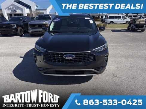 Used 2025 Ford Escape Platinum w/ Premium Technology Package image 2