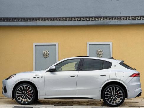 Used 2023 Maserati Grecale Modena AWD/4WD image 13