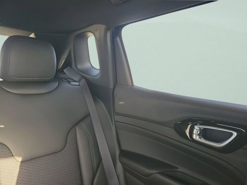 New 2026 Jeep Compass Latitude image 14