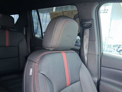 Used 2025 Chevrolet Traverse RS w/ LPO, Floor Liner Package FWD image 18