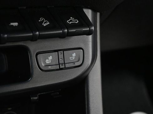 Used 2018 Chevrolet Colorado ZR2 w/ LPO, Premium Interior Package AWD/4WD image 19