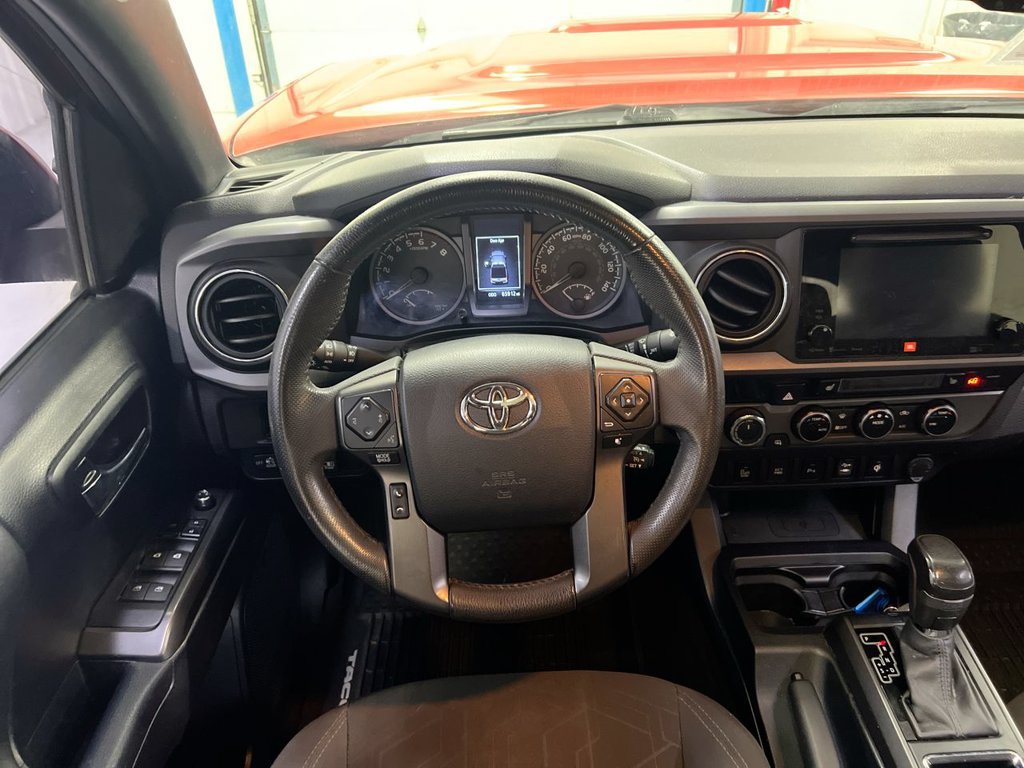 Used 2017 Toyota Tacoma TRD Sport AWD/4WD image 11
