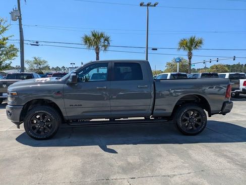 New 2026 RAM 2500 Laramie AWD/4WD image 7