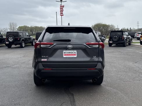 Used 2023 Toyota RAV4 LE AWD/4WD image 10