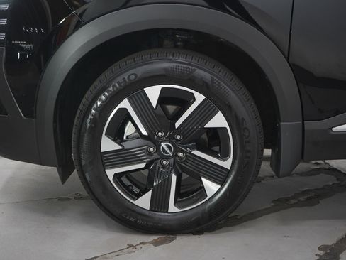 Used 2025 Nissan Kicks SV w/ SV Premium Package AWD/4WD image 29