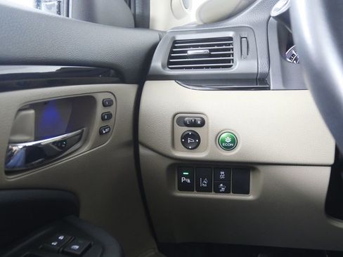 Used 2017 Honda Pilot Touring image 22