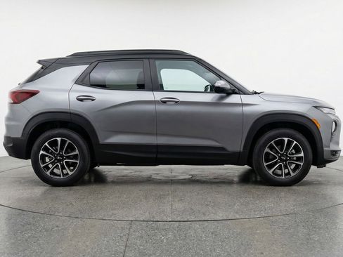 Used 2025 Chevrolet TrailBlazer LT FWD image 9