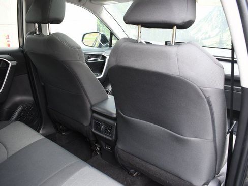 Used 2022 Toyota RAV4 XLE w/ Convenience Package FWD image 28