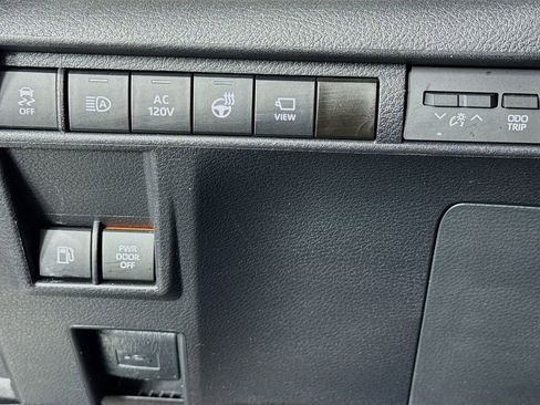 Used 2023 Toyota Sienna Platinum image 14