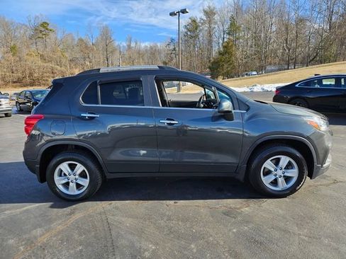 Used 2019 Chevrolet Trax LT w/ LT Convenience Package image 8