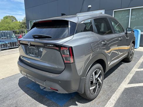 Used 2026 Nissan Kicks SV FWD image 2