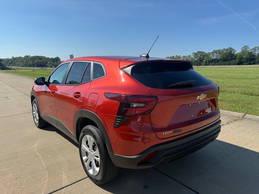 Used 2024 Chevrolet Trax LS FWD image 7