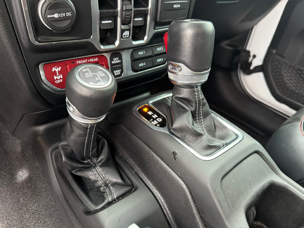 Used 2024 Jeep Wrangler Unlimited Rubicon AWD/4WD image 32