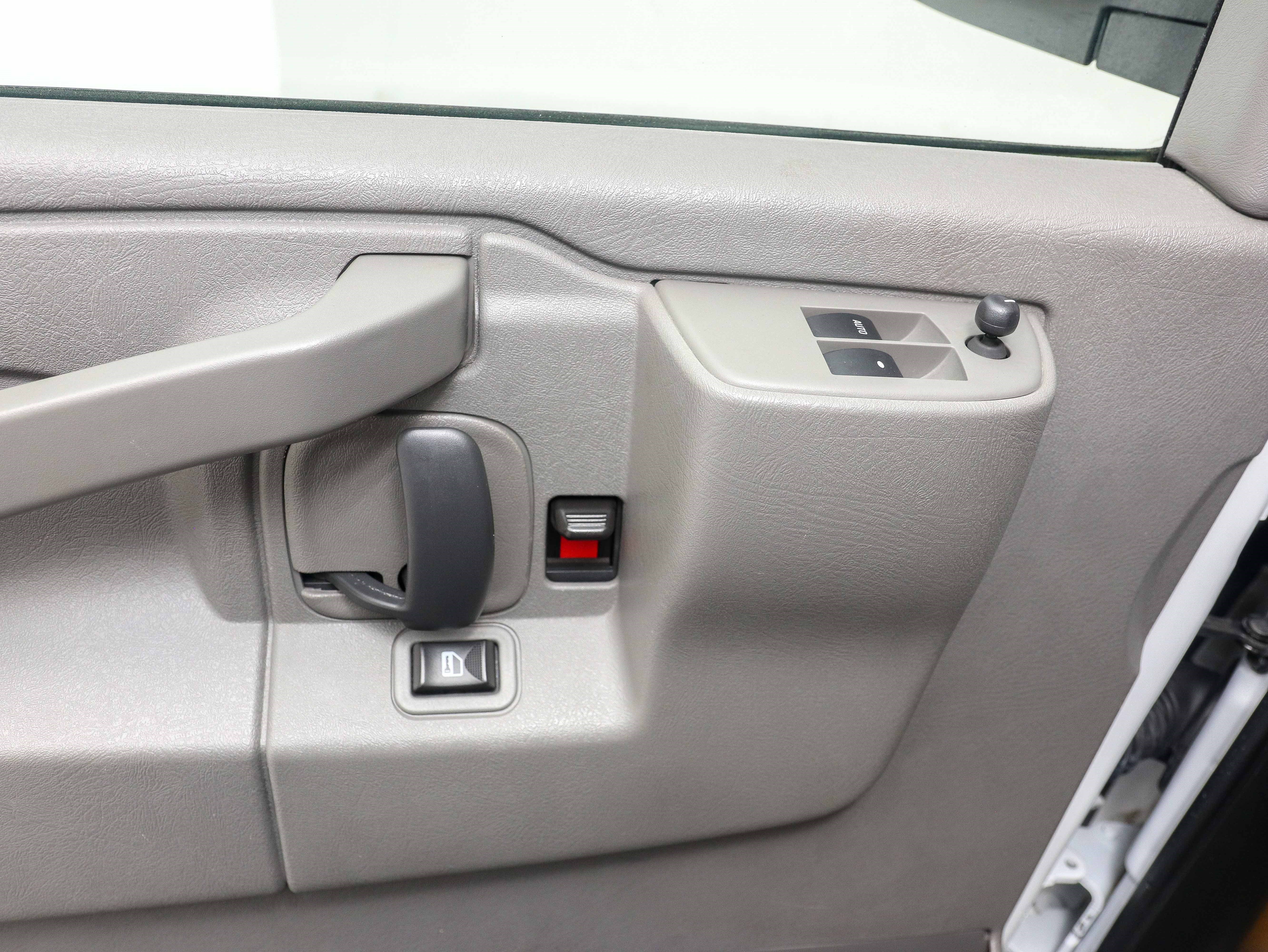 Used 2017 Chevrolet Express 3500 LS w/ Cold Climate Package RWD image 22