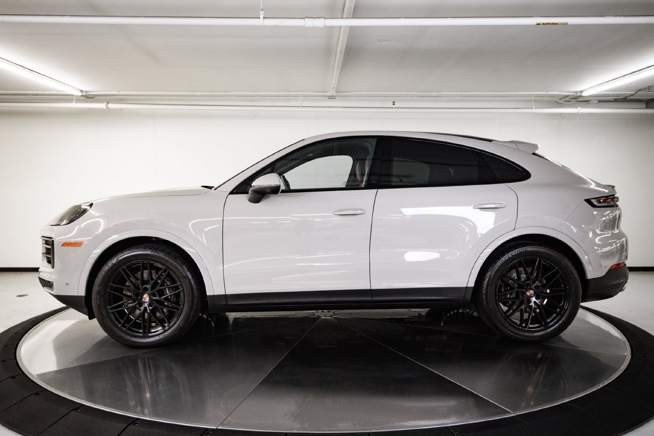 Certified 2026 Porsche Cayenne Coupe AWD/4WD image 2