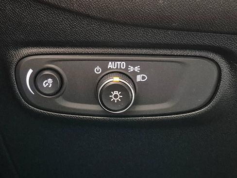 Used 2018 Chevrolet Equinox LT FWD image 18