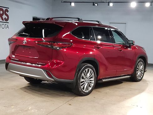 Used 2022 Toyota Highlander Platinum FWD image 7