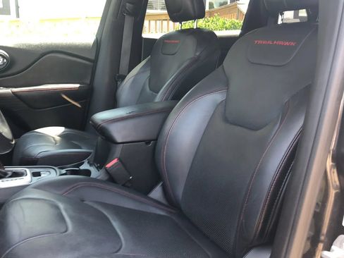 Used 2015 Jeep Cherokee Trailhawk w/ Comfort/Convenience Group AWD/4WD image 24