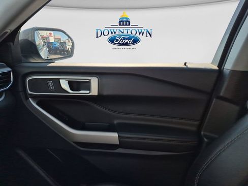 Used 2020 Ford Explorer XLT w/ Equipment Group 202A AWD/4WD image 8