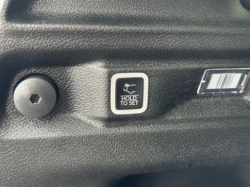 Used 2025 Jeep Grand Cherokee L Altitude AWD/4WD image 24