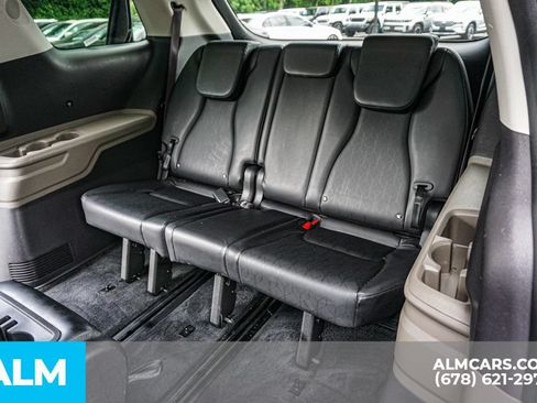Used 2025 Kia Carnival FWD image 21