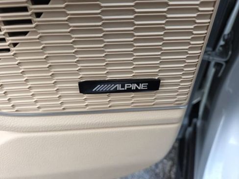 Used 2021 Jeep Grand Cherokee L Limited w/ Luxury Tech Group II image 12