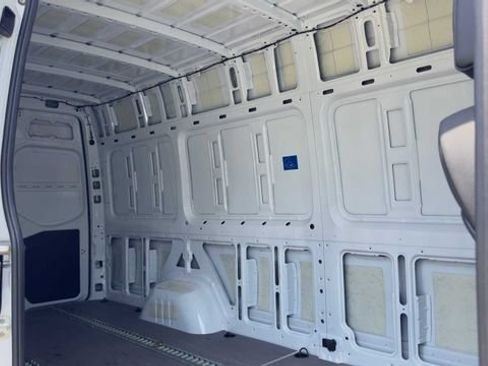 Used 2025 Mercedes-Benz Sprinter 2500 image 18