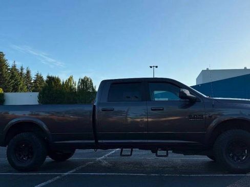 Used 2018 RAM 2500 Laramie w/ Sport Appearance Group AWD/4WD image 7