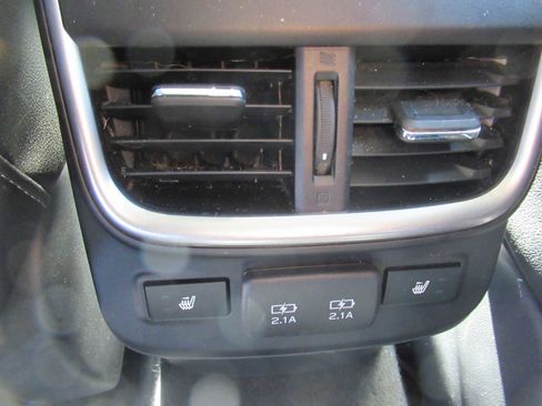 Used 2020 Subaru Outback Limited image 18