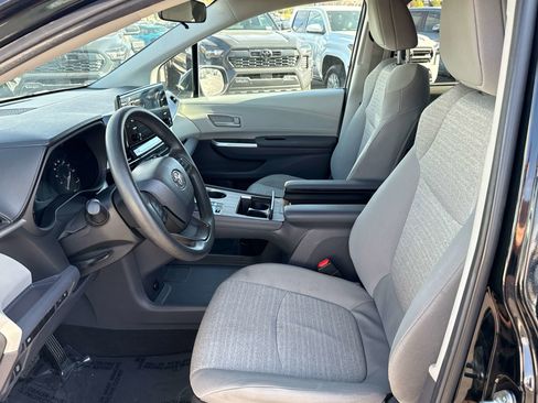 Used 2024 Toyota Sienna LE image 11