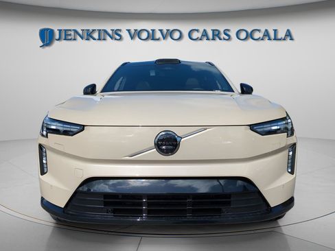 New 2025 Volvo EX90 Ultra image 3