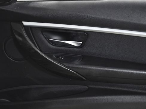 Used 2018 BMW 330i Sedan w/ Convenience Package image 28