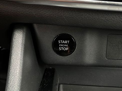Used 2025 Nissan Rogue SV AWD/4WD image 26