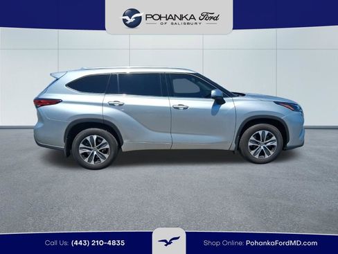 Used 2021 Toyota Highlander XLE AWD/4WD image 4