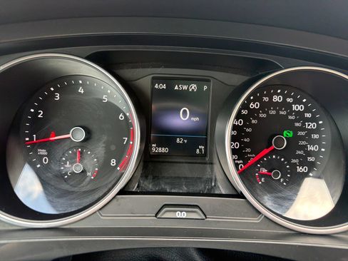 Used 2018 Volkswagen Tiguan SEL AWD/4WD image 18