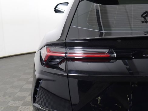 Used 2022 Lamborghini Urus image 19