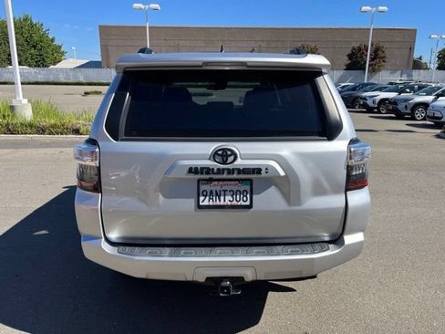Used 2022 Toyota 4Runner SR5 Premium w/ Moonroof Package AWD/4WD image 5