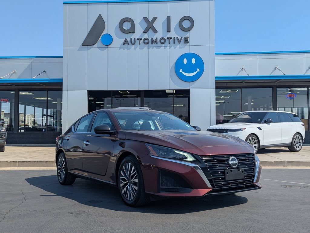 Used 2025 Nissan Altima 2.5 SV FWD image 1